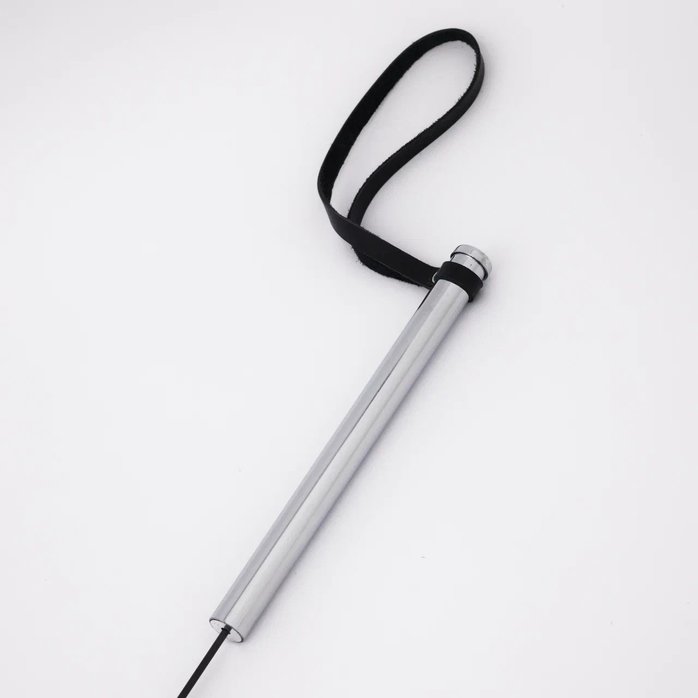 Черный стек с металлической ручкой. Фотография 2.