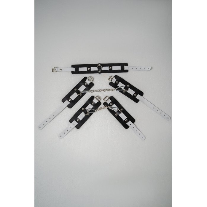 Набор фиксаторов из черной и белой натуральной кожи. Фотография 3.