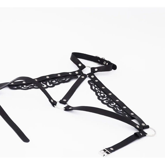 Черная резная портупея с клепками. Фотография 3.