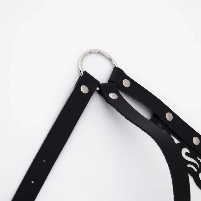 Черная резная портупея с клепками. Фотография 4.