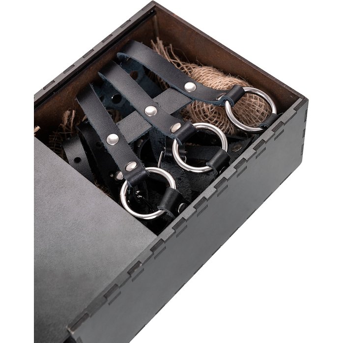 Черный кожаный пояс с кольцами. Фотография 5.