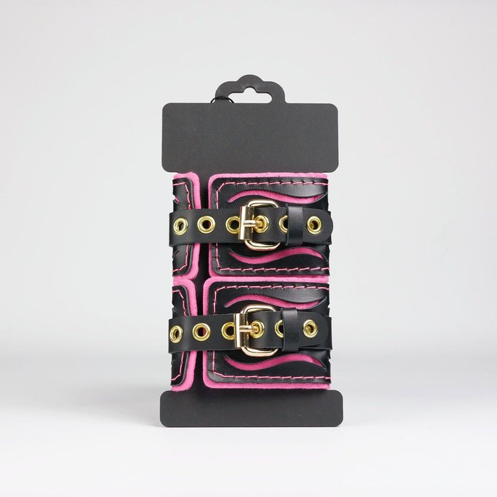 Черные кожаные наручники с розовой строчкой. Фотография 3.