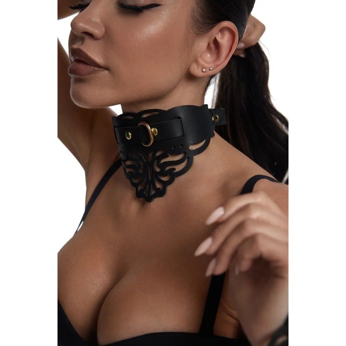 Фигурный чокер с узорами и золотистой фурнитурой. Фотография 2.