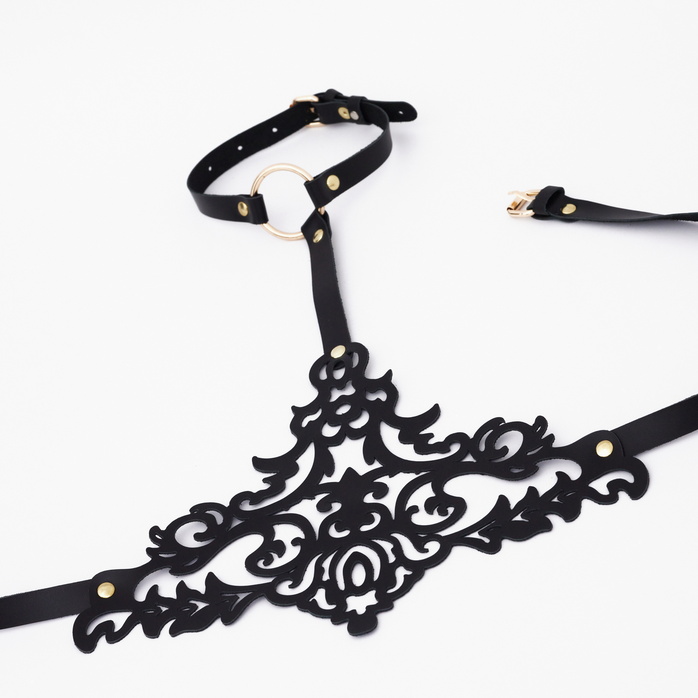 Черная резная портупея с золотистой фурнитурой. Фотография 5.