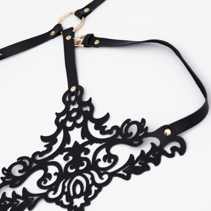 Черная резная портупея с золотистой фурнитурой. Фотография 6.