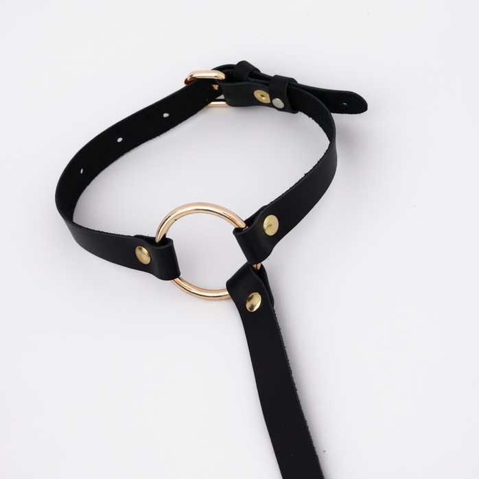 Черная резная портупея с золотистой фурнитурой. Фотография 7.