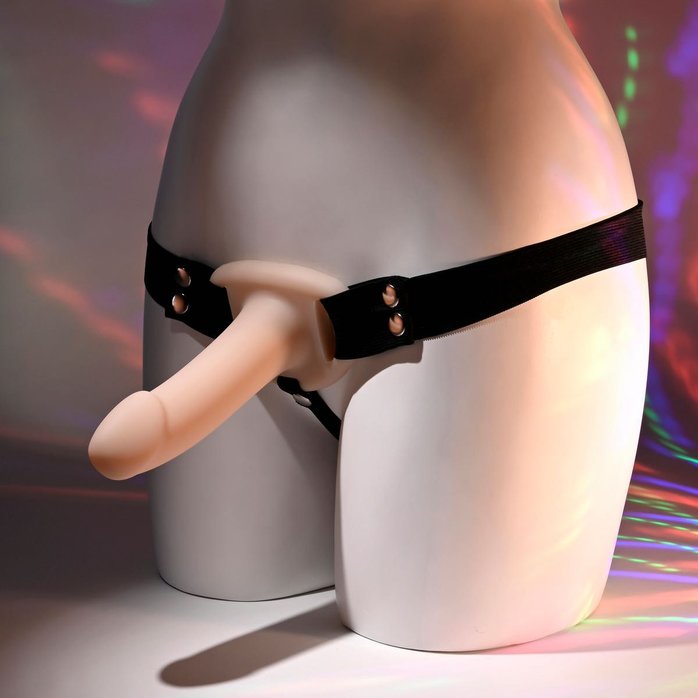 Телесный полый страпон с черными эластичными ремешками Our First Hollow Strap On. Фотография 8.