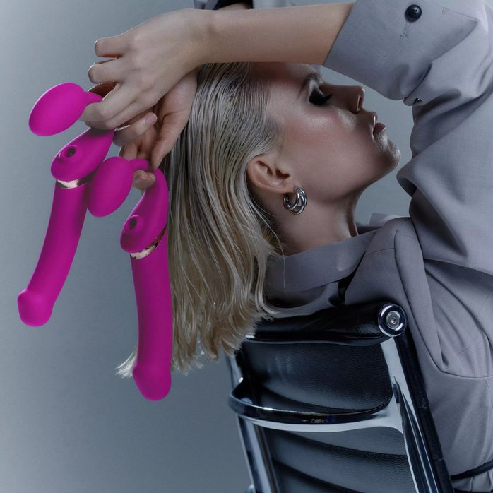 Ярко-розовый безремневой страпон Multi Orgasm Bendable Strap-On size L с клиторальной стимуляцией. Фотография 5.