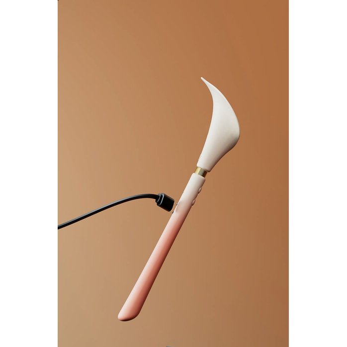 Розовый двусторонний вибромассажёр Calla. Фотография 12.