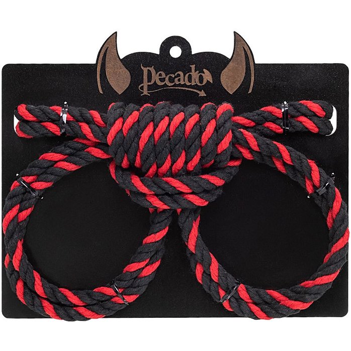 Черно-красные наручники-оковы ’’Узел-омега’’ из хлопковой веревки. Фотография 3.