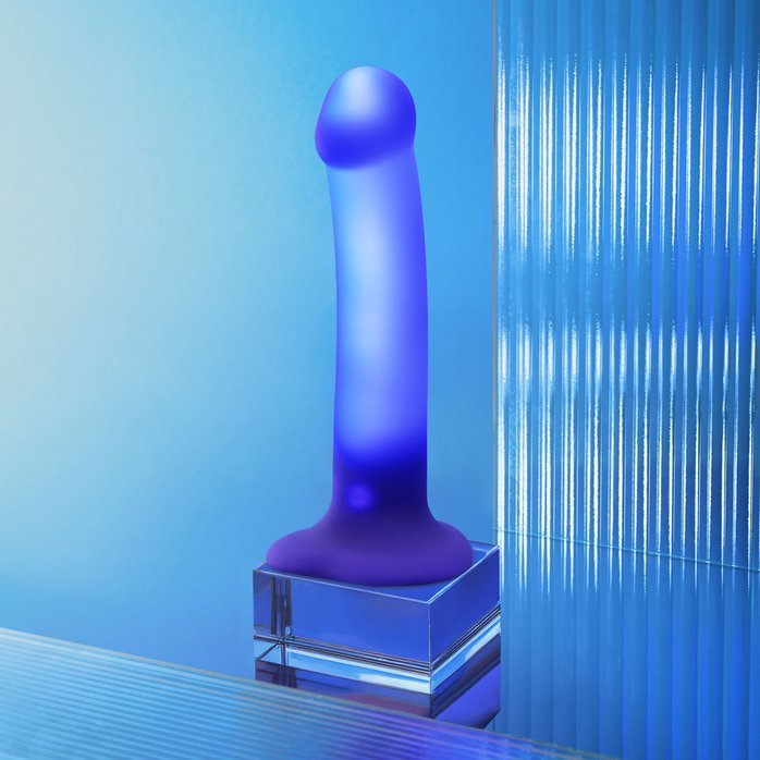 Светящийся фаллоимитатор Strap-on-me Glow-Led Dildo - size M. Фотография 6.