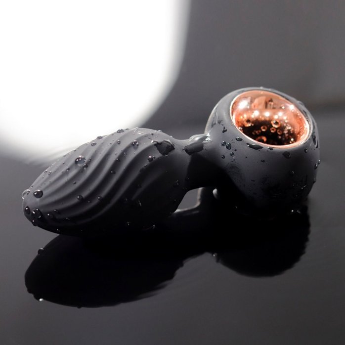 Черная анальная пробка с вибрацией, вращением и пультом ДУ. Фотография 4.