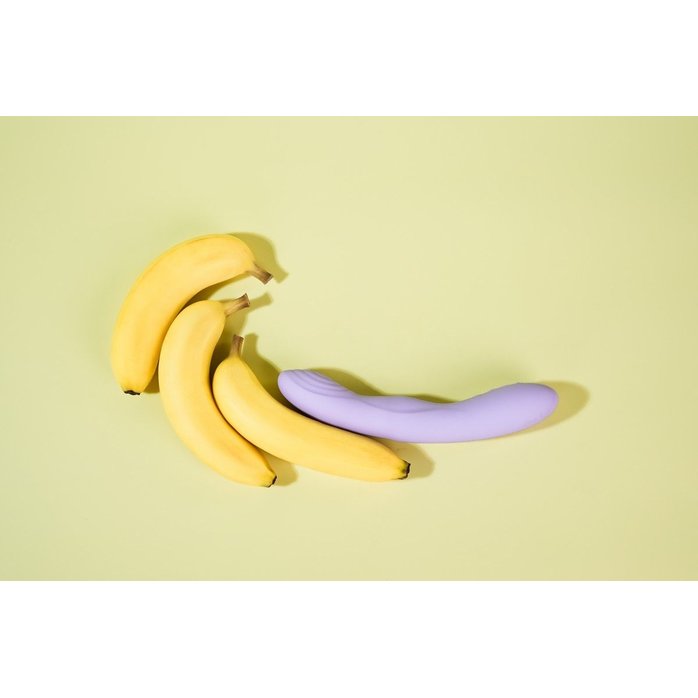 Сиреневый интерактивный вибромассажёр Selena с поступательными движениями и нагревом - 21 см. Фотография 13.