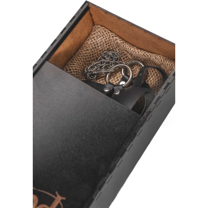 Черная портупея-чокер с поводком и карабином в виде кольца. Фотография 8.