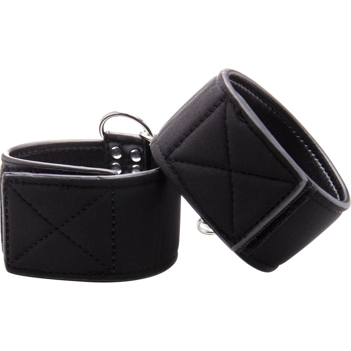 Чёрные двусторонние оковы на ноги Reversible Ankle Cuffs - Ouch!. Фотография 4.