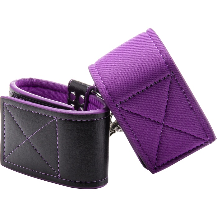 Чёрно-фиолетовые двусторонние оковы на ноги Reversible Ankle Cuffs - Ouch!. Фотография 4.