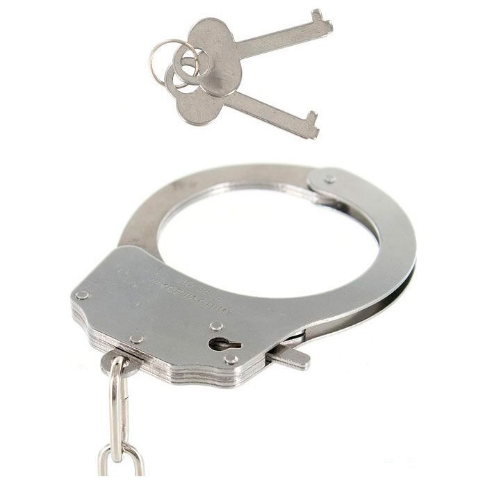 Металлические наручники с фиолетовым мехом. Фотография 2.