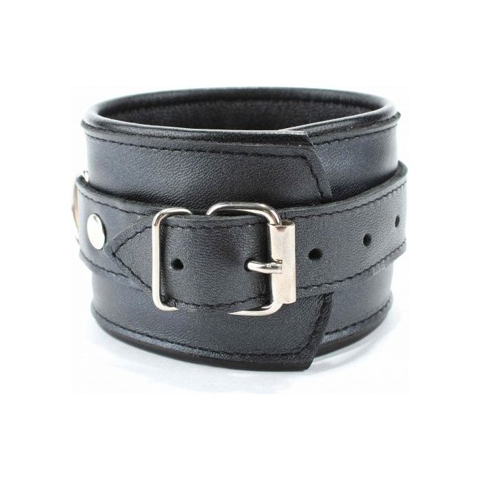 Черные кожаные наручники с металлическими клепками. Фотография 7.
