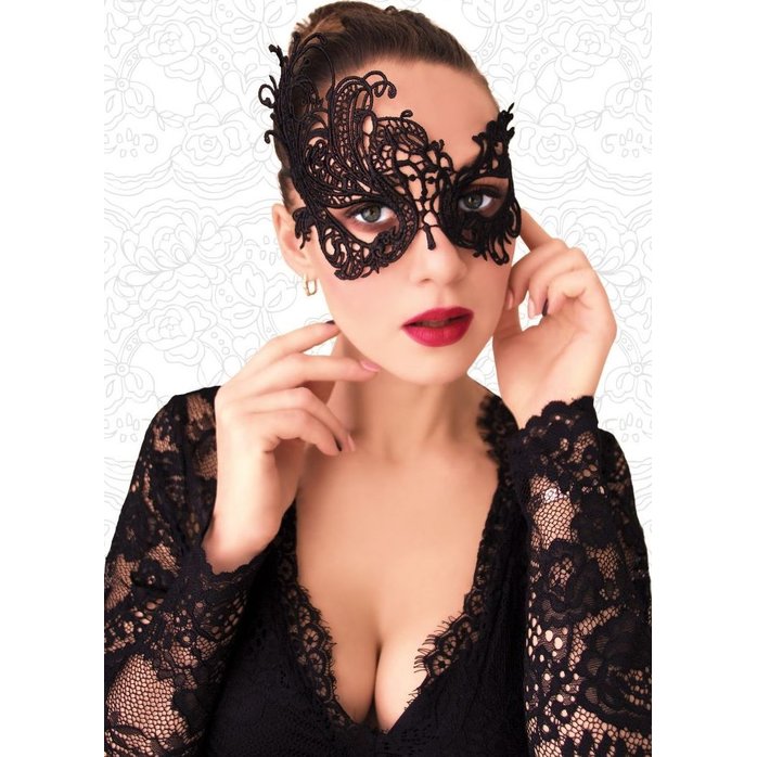Ажурная асимметричная маска чёрного цвета