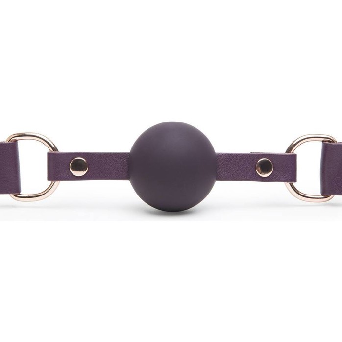 Фиолетовый кляп-шар Cherished Collection Leather Ball Gag - Fifty Shades Freed. Фотография 4.