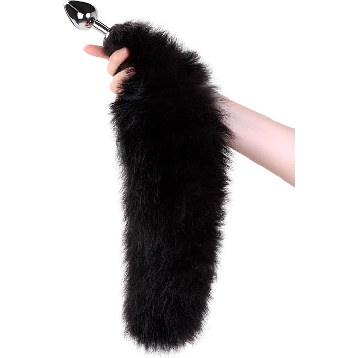 Большая серебристая металлическая анальная втулка с черным лисьим хвостом. Фотография 4.