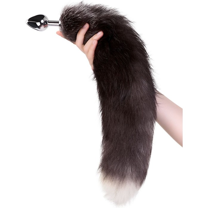 Большая серебристая металлическая анальная втулка с хвостом-чернобуркой. Фотография 4.