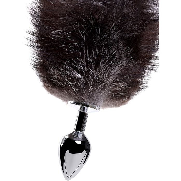 Большая серебристая металлическая анальная втулка с хвостом-чернобуркой. Фотография 5.