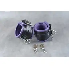  Чёрные подвёрнутые наножники с фиолетовым подкладом 