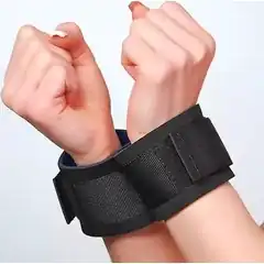  Чёрные наручники из неопрена 