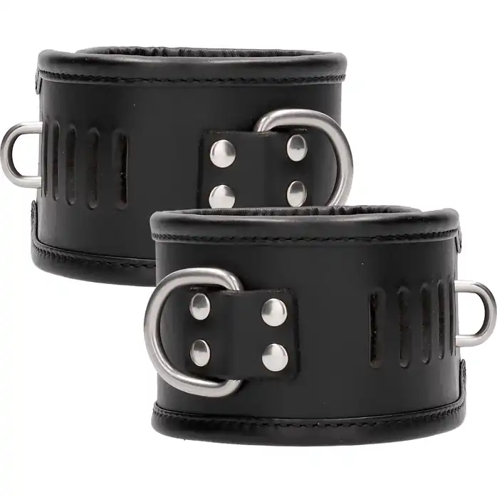 Черные поножи Restraint Ankle Cuff With Padlock - Ouch!. Фотография 2.