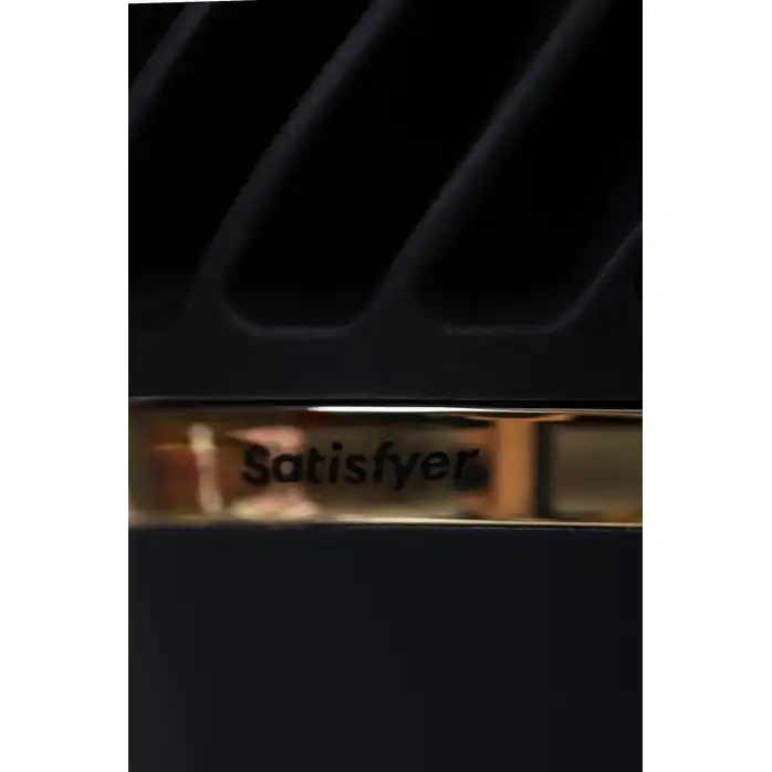 Черный вибратор-спиннер Satisfyer Sweet Treat. Фотография 5.