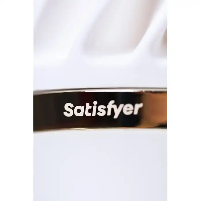 Белый вибратор-спиннер Satisfyer Sweet Treat. Фотография 6.
