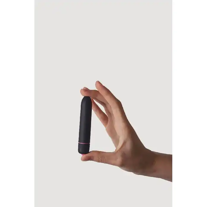 Черная компактная вибропуля Univibe - 9 см. Фотография 3.