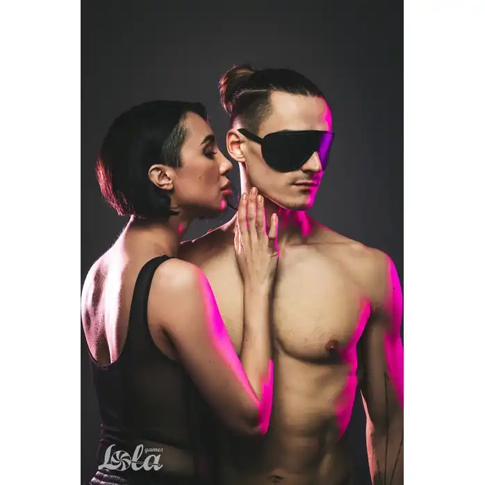Черная маска Shy - Party Hard. Фотография 8.
