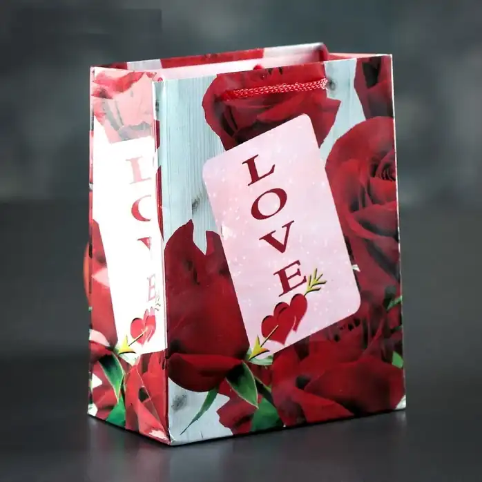 Подарочный пакет Love с розами - 15 х 12 см