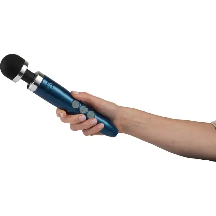 Синий беспроводной вибратор Doxy Die Cast 3R Rechargeable Wand - 28 см. Фотография 3.