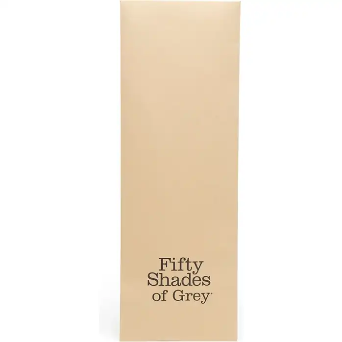 Черная плотная маска на глаза Bound to You Faux Leather Blindfold - Fifty Shades of Grey. Фотография 4.