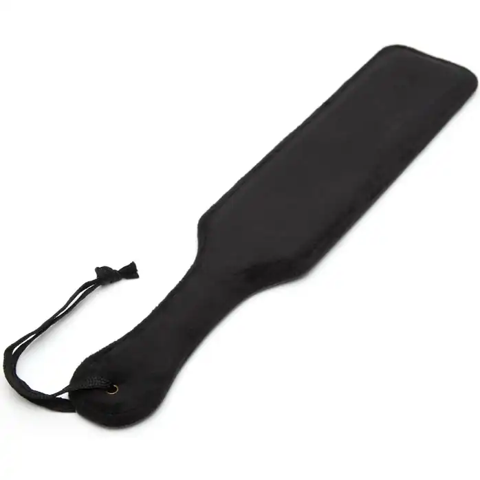 Черная шлепалка Bound to You Faux Leather Spanking Paddle - 38,1 см - Fifty Shades of Grey. Фотография 3.