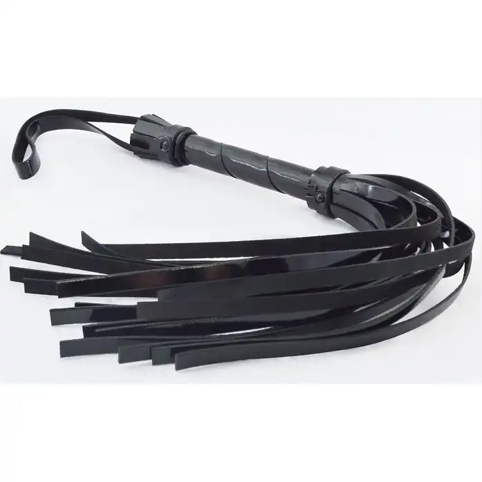 Небольшая чёрная лаковая плеть - 40 см - BDSM accessories