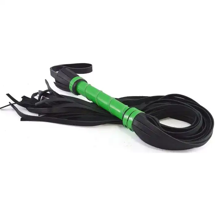 Черная многохвостая плеть с зеленой лаковой ручкой - 60 см - BDSM accessories