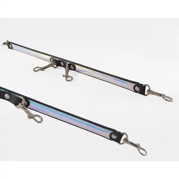 Черная распорка с голографической вставкой и 4 карабинами - BDSM accessories