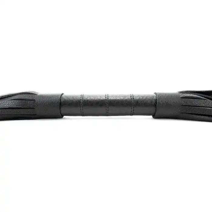 Короткая чёрная плетка из натуральной кожи - 45 см. Фотография 3.