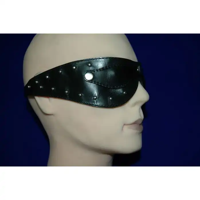 Чёрная маска на глаза Zorro с клёпками и съемными шорами. Фотография 3.