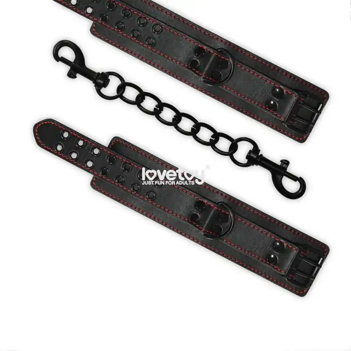 Черные поножи Bondage Fetish Pleasure Ankle cuffs с контрастной строчкой. Фотография 3.