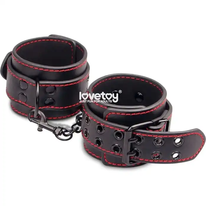 Черные наручники Bondage Fetish Pleasure Handcuffs с контрастной строчкой