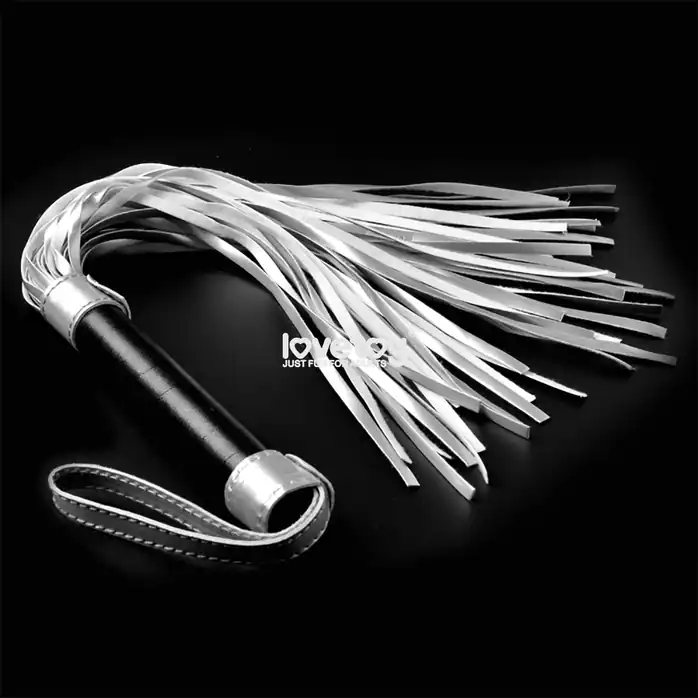Серебристая плетка Struggle My Flogger с черной ручкой - 45 см. Фотография 6.
