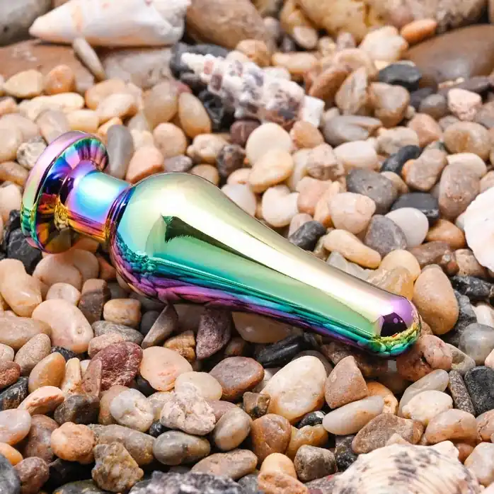 Радужная анальная пробка Rainbow Metal Plug Small - 9,4 см. Фотография 6.