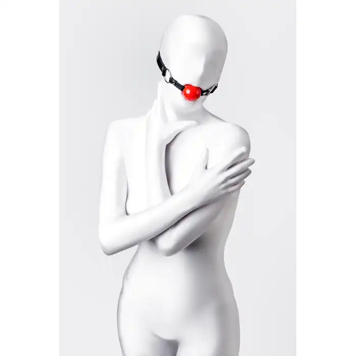 Красный кляп-шар на черных ремешках Anonymo - Anonymo. Фотография 7.