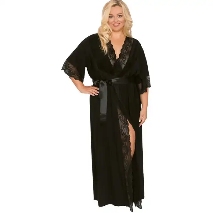 Длинный пеньюар plus size с изящным кружевом и атласным поясом. Фотография 3.