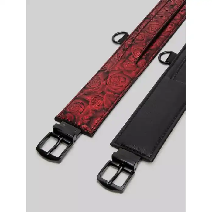 Красно-черные оковы Reversible Faux Leather Ankle Cuffs - Sweet Anticipation. Фотография 3.